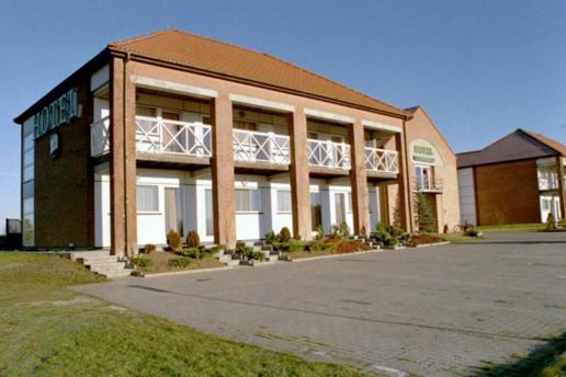 Greenline Hotel Hellfeld Neubrandenburg Esterno foto