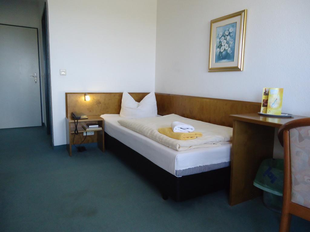 Greenline Hotel Hellfeld Neubrandenburg Esterno foto