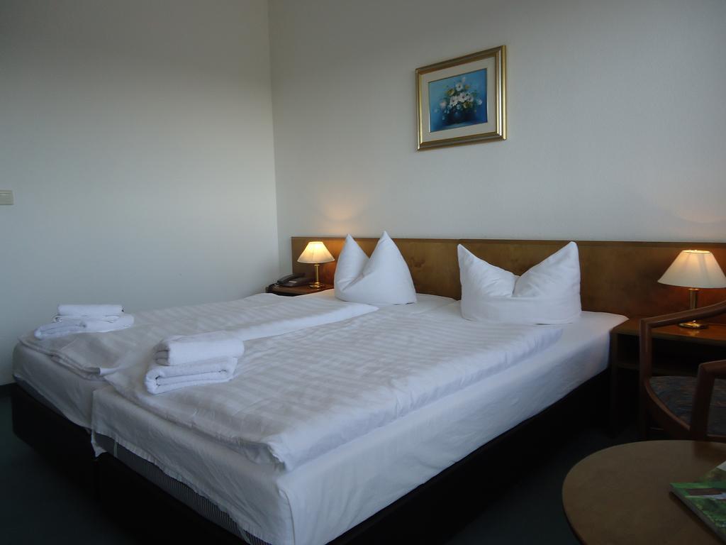 Greenline Hotel Hellfeld Neubrandenburg Esterno foto
