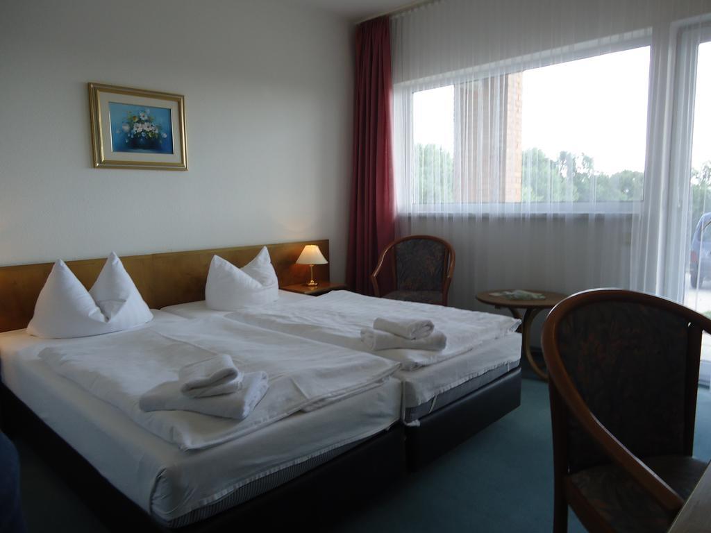 Greenline Hotel Hellfeld Neubrandenburg Esterno foto